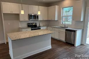 605 E Hartford Ave, Bessemer City, NC 28016 - Photo 3