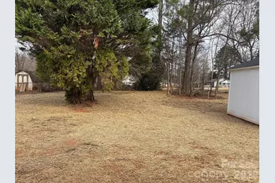 605 E Hartford Avenue, Bessemer City, NC 28016 - Photo 15