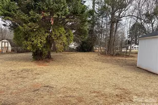 605 E Hartford Ave, Bessemer City, NC 28016 - Photo 15