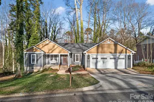 364 N Oakwood Dr, Statesville, NC 28677 - Photo 1