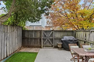 623 E 10th St, Charlotte, NC 28202 - Photo 23