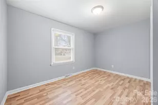 2410 Carrington Ct, Charlotte, NC 28208 - Photo 13