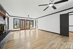 8 Indian Ridge Rd, Asheville, NC 28803 - Photo 11