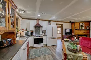 1029 Jacks Creek Rd, Burnsville, NC 28714 - Photo 7