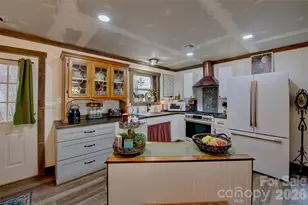 1029 Jacks Creek Rd, Burnsville, NC 28714 - Photo 5