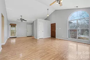 7821 Royce Hall Ln, Charlotte, NC 28216 - Photo 9