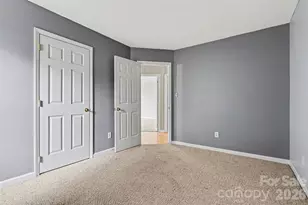 7821 Royce Hall Ln, Charlotte, NC 28216 - Photo 19