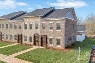 2115 24th St Ln SE, Hickory, NC 28602 - Photo 1