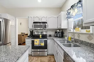 7344 Maitland Ln, Charlotte, NC 28215 - Photo 11