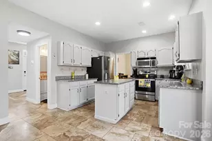 7344 Maitland Ln, Charlotte, NC 28215 - Photo 9