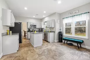 7344 Maitland Ln, Charlotte, NC 28215 - Photo 7