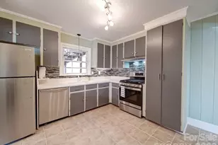 2036 Edgewater Dr, Charlotte, NC 28210 - Photo 7