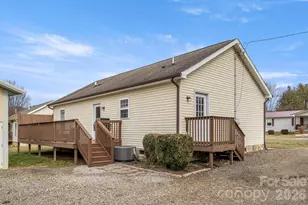 121 James St, Clyde, NC 28721 - Photo 5