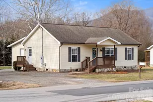 121 James St, Clyde, NC 28721 - Photo 3