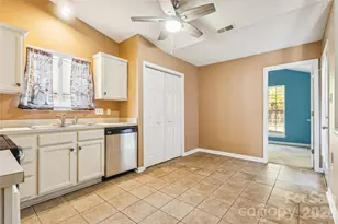 13042 Planters Row Dr, Charlotte, NC 28278 - Photo 17