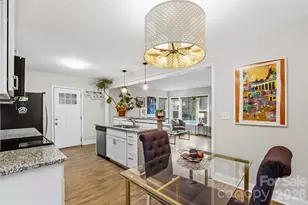 3900 Tipperary Pl, Charlotte, NC 28215 - Photo 9