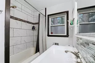 3900 Tipperary Pl, Charlotte, NC 28215 - Photo 13