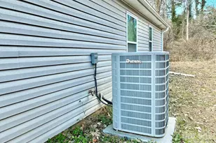 1096 12th Ave NW, Hickory, NC 28601 - Photo 5