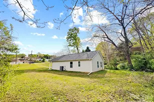 1096 12th Ave NW, Hickory, NC 28601 - Photo 3