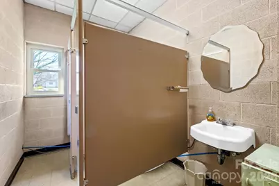 334 N Oakland Avenue, Statesville, NC 28677 - Photo 45