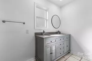 503 E Herman St, Newton, NC 28658 - Photo 11