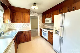 1015 36th Ave Ct NE, Hickory, NC 28601 - Photo 15