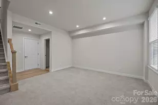 460 Spearfield Ln, Charlotte, NC 28205 - Photo 3