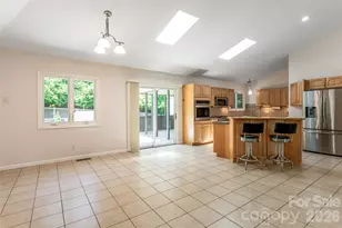 649 Rickel Dr, Hendersonville, NC 28739 - Photo 9