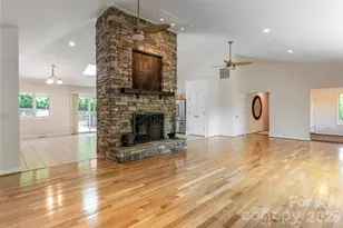 649 Rickel Dr, Hendersonville, NC 28739 - Photo 5