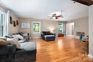 410 Rockwood Dr, Hendersonville, NC 28792 - Photo 9