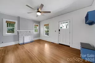1638 Longfellow St, Charlotte, NC 28205 - Photo 5