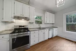 1638 Longfellow St, Charlotte, NC 28205 - Photo 11