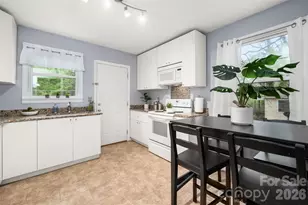 2516 Columbus Cir, Charlotte, NC 28208 - Photo 5