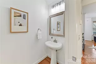 503 E 9th St, Charlotte, NC 28202 - Photo 15