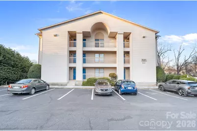 241 16th Avenue NE, Hickory, NC 28601 - Photo 1