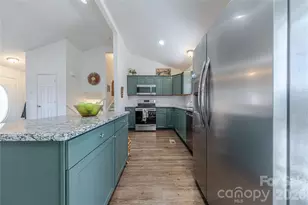 6332 Round Hill Rd, Charlotte, NC 28211 - Photo 9