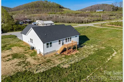 459 Waters Road, Hendersonville, NC 28792 - Photo 5