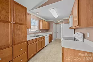 124 Deer Haven Dr, Statesville, NC 28625 - Photo 9