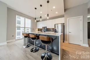 333 W Trade St, Charlotte, NC 28202 - Photo 3