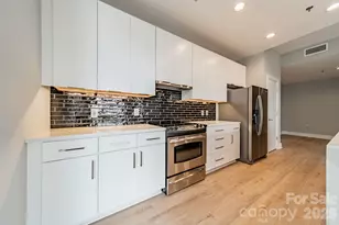 333 W Trade St, Charlotte, NC 28202 - Photo 5