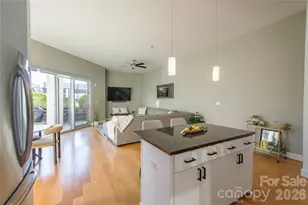 333 W Trade Street W, Charlotte, NC 28202 - Photo 3