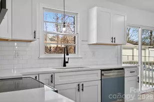 339 S Eastway Dr, Troutman, NC 28166 - Photo 9