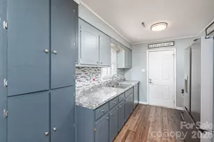 708 Noles Dr, Mount Holly, NC 28120 - Photo 9