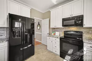 10825 Megwood Dr, Charlotte, NC 28277 - Photo 9