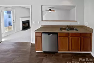 4022 Cindy Woods Ln, Charlotte, NC 28216 - Photo 9