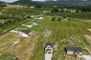696 Beehive Rd, Hendersonville, NC 28792 - Photo 5