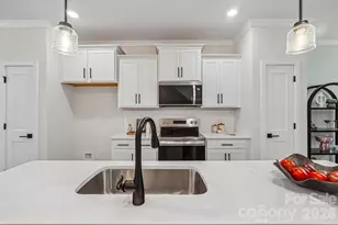 806 Hammers Ln, Charlotte, NC 28205 - Photo 11