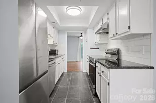 9241 N Vicksburg Park Ct, Charlotte, NC 28210 - Photo 5