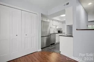 9241 N Vicksburg Park Ct, Charlotte, NC 28210 - Photo 3