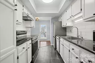 9241 N Vicksburg Park Ct, Charlotte, NC 28210 - Photo 5